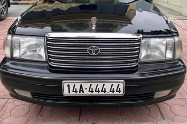 Toyota Crown 24 tuổi biển 