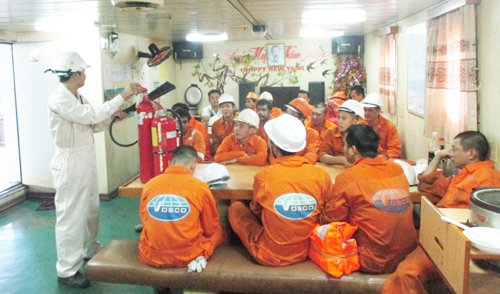 Tôn vinh những thuyền viên bám biển, bám tàu, làm việc quên mình