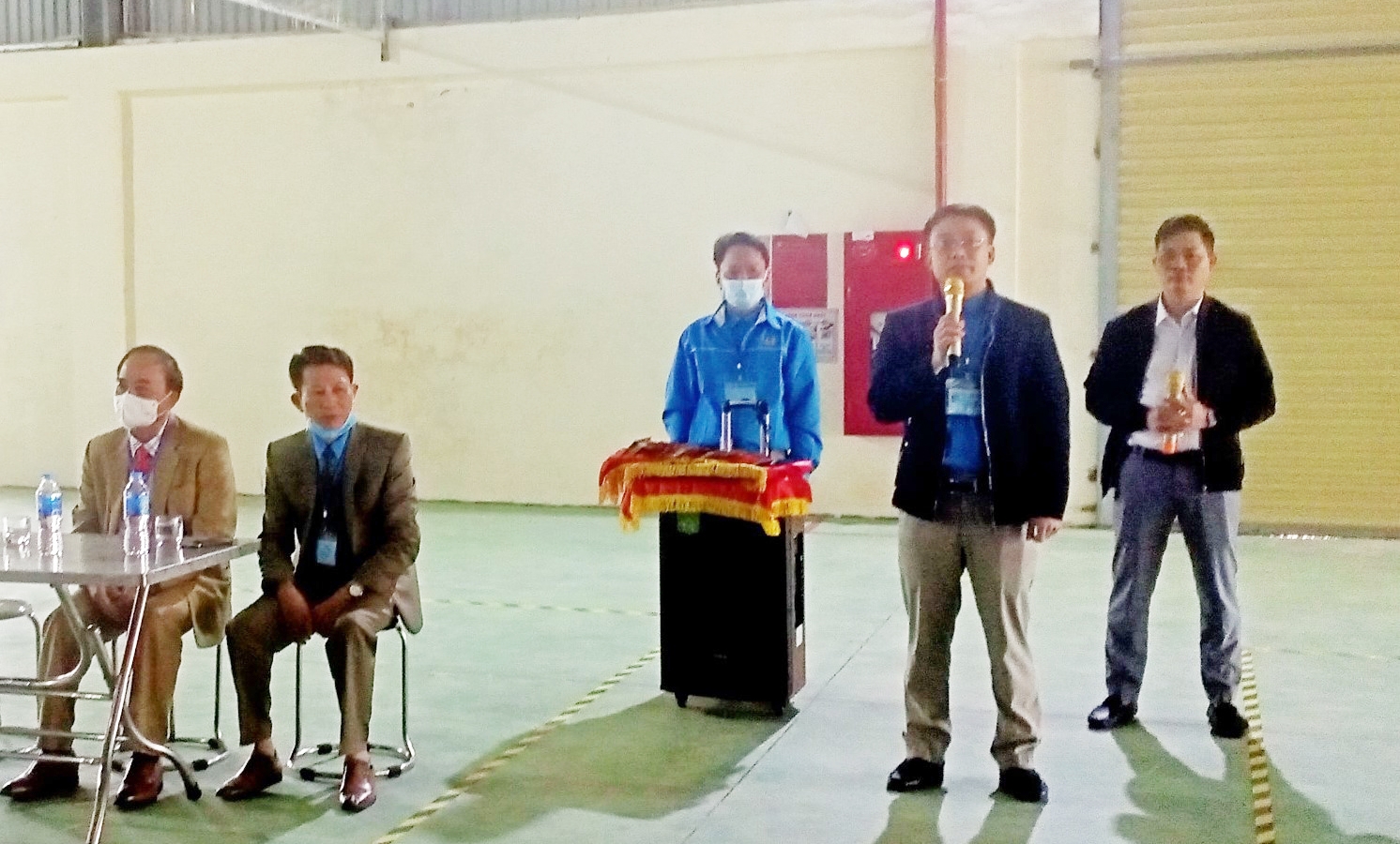 LĐLĐ tỉnh Nghệ An thăm hỏi, lì xì cho công nhân lao động trong ngày đi làm trở lại LĐLĐ tỉnh Nghệ An thăm hỏi, lì xì cho công nhân lao động trong ngày đi làm trở lại