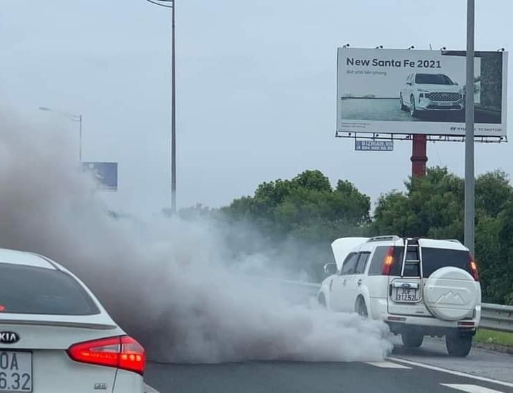 Thử nghiệm thực tế: Xăng A95 có thể hòa tan vào dầu diesel Thử nghiệm thực tế: Xăng A95 có thể hòa tan vào dầu diesel