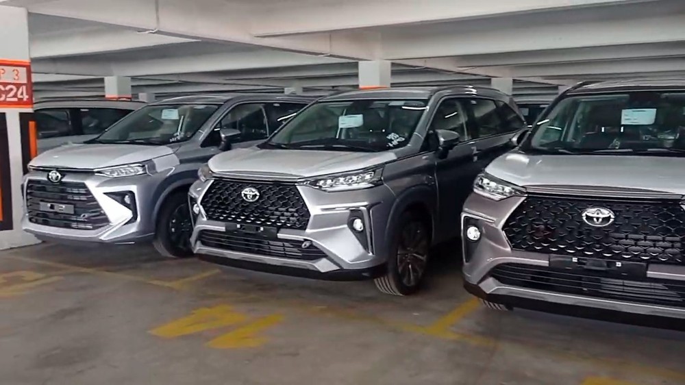 Dàn xe Toyota Veloz và Avanza 2022 tập kết ở cảng Indonesia, chuẩn bị về Việt Nam
