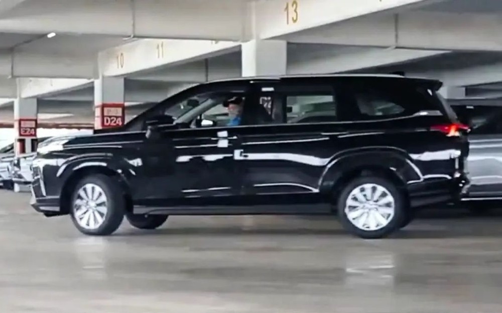 Dàn xe Toyota Veloz và Avanza 2022 tập kết ở cảng Indonesia, chuẩn bị về Việt Nam