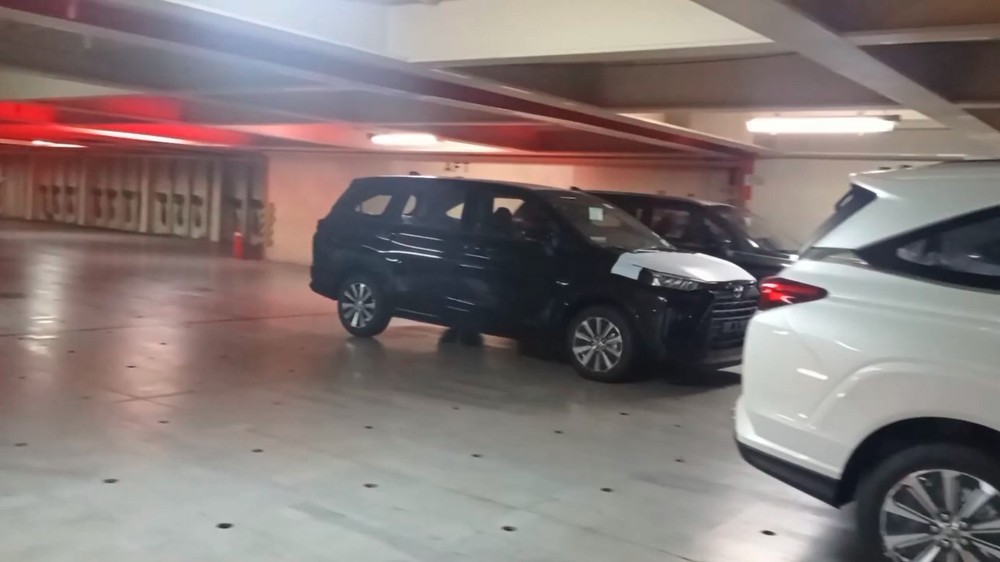 Dàn xe Toyota Veloz và Avanza 2022 tập kết ở cảng Indonesia, chuẩn bị về Việt Nam