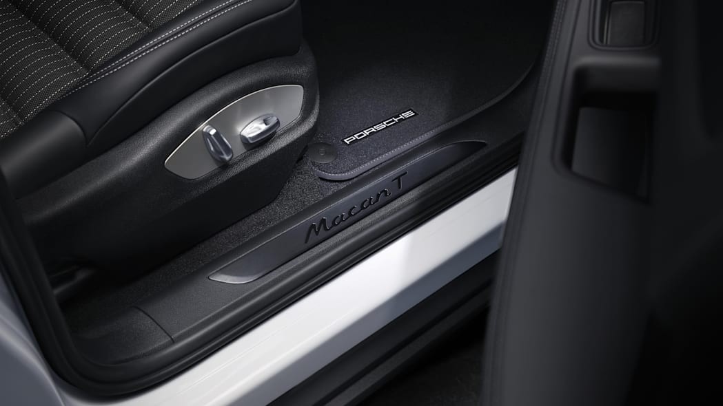 Porsche Macan T 2023 ra mắt