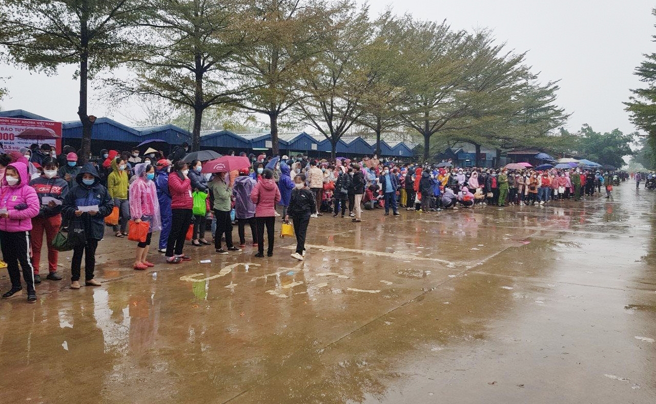 Vụ ngừng việc tại Công ty Giày Adora Việt Nam: Đề nghị người lao động đi làm từ 21/2 Vụ ngừng việc tại Công ty Giày Adora Việt Nam: Đề nghị người lao động đi làm từ 21/2