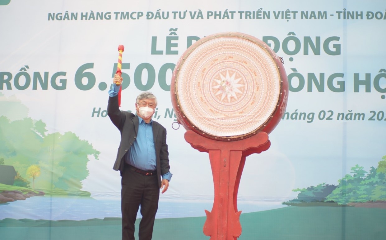 Ngân hàng BIDV trồng 6.500 cây xanh tại Nghệ An Ngân hàng BIDV trồng 6.500 cây xanh tại Nghệ An