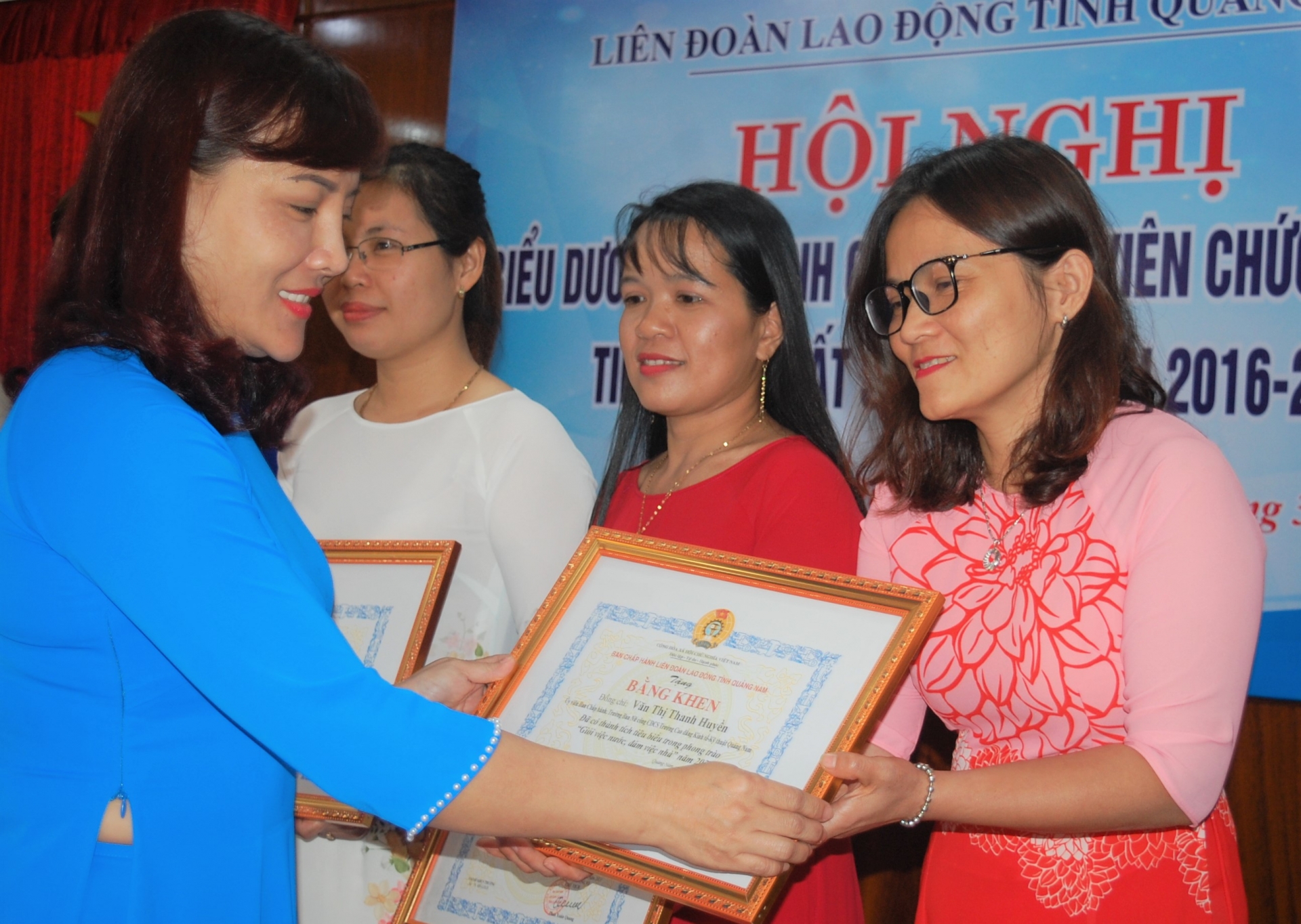 Quảng Nam: Biểu dương gia đình công nhân viên chức lao động tiêu biểu Quảng Nam: Biểu dương gia đình công nhân viên chức lao động tiêu biểu