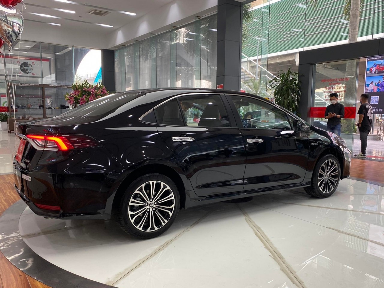 Hình thực tế Toyota Corolla Altis tại đại lý Hình thực tế Toyota Corolla Altis tại đại lý