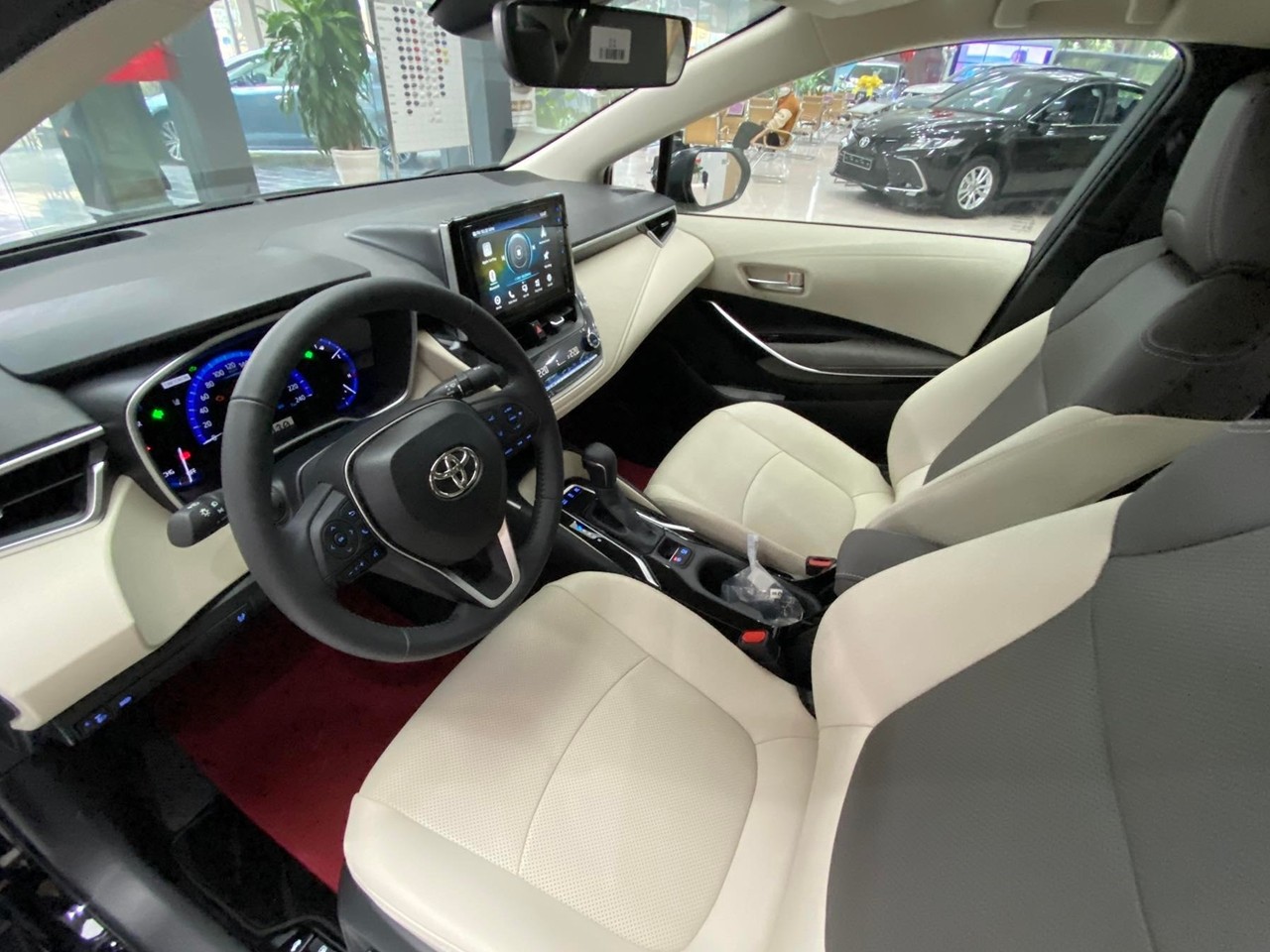 Hình thực tế Toyota Corolla Altis tại đại lý Hình thực tế Toyota Corolla Altis tại đại lý