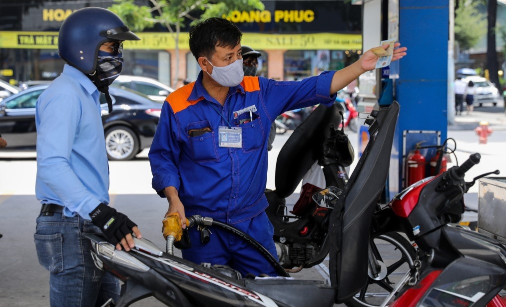 Giá xăng quốc tế và nỗi lo quốc nội