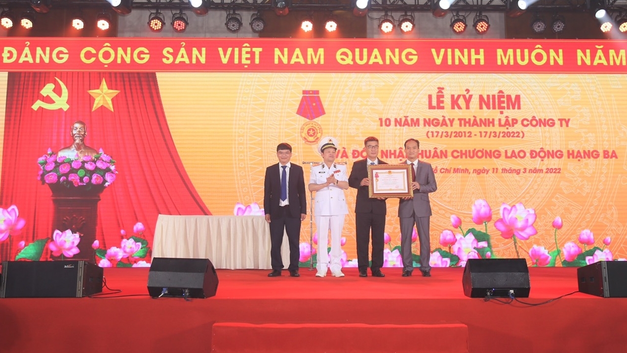 Công ty Cổ phần Dịch vụ biển Tân Cảng nhận Huân chương Lao động hạng Ba