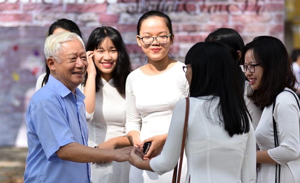 Chi tiền tỷ thuê GS, PGS về đào tạo “gà nòi” để làm gì?