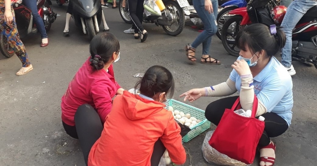 Người lao động chắt chiu, tằn tiện trong cơn “bão giá”