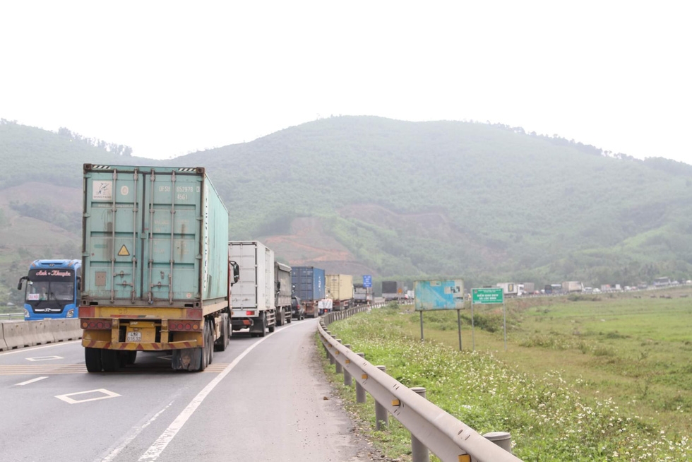 Lại ưu ái và phụ thuộc quá nhiều vào doanh nghiệp BOT giao thông? Lại ưu ái và phụ thuộc quá nhiều vào doanh nghiệp BOT giao thông?