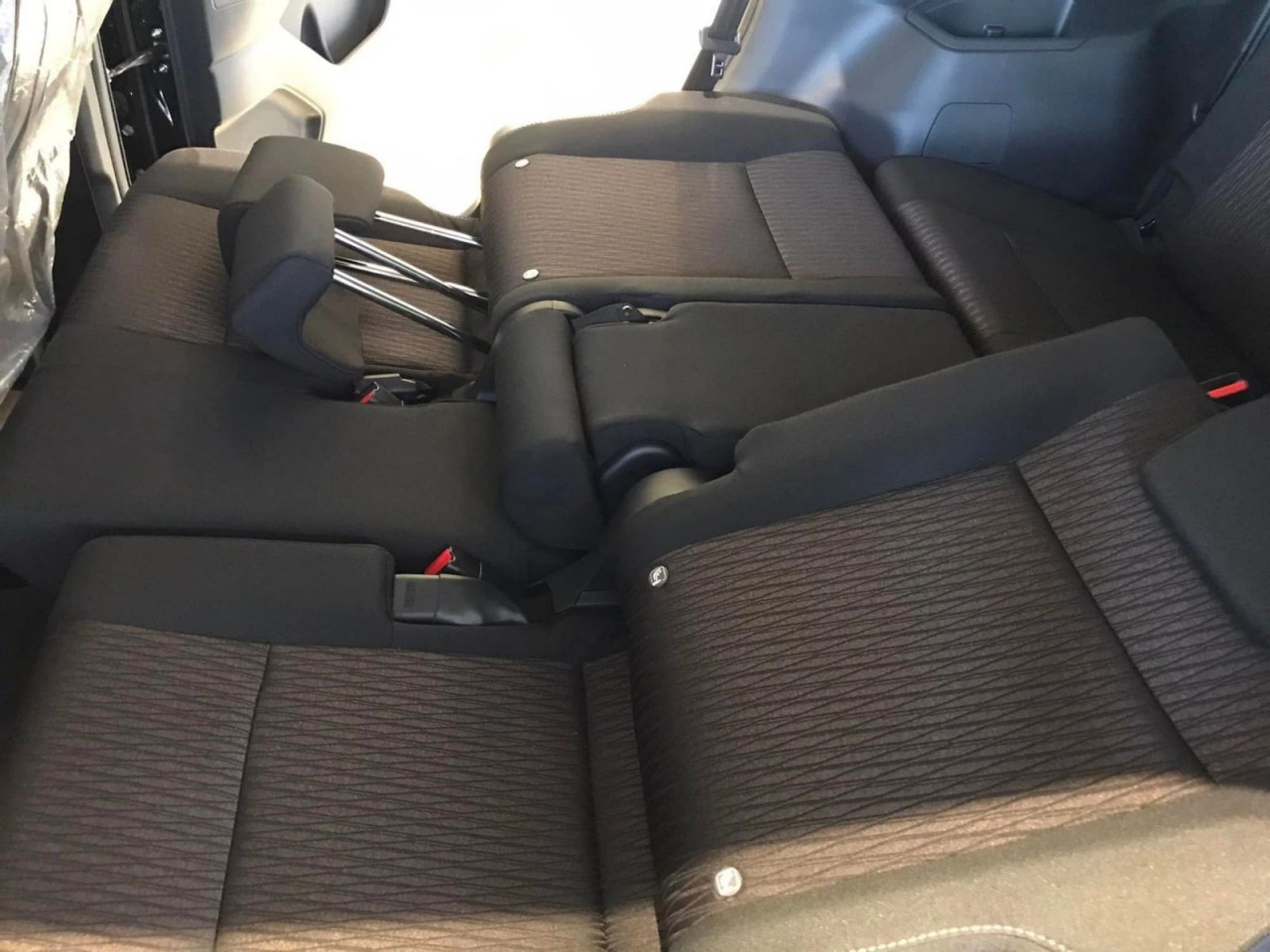 Cận cảnh Toyota Avanza Premio phiên bản MT Cận cảnh Toyota Avanza Premio phiên bản MT