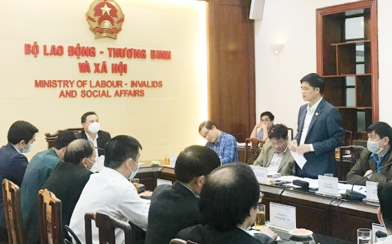 Tổng Liên đoàn đề nghị tăng lương tối thiểu vùng cho người lao động từ 1/7 Tổng Liên đoàn đề nghị tăng lương tối thiểu vùng cho người lao động từ 1/7