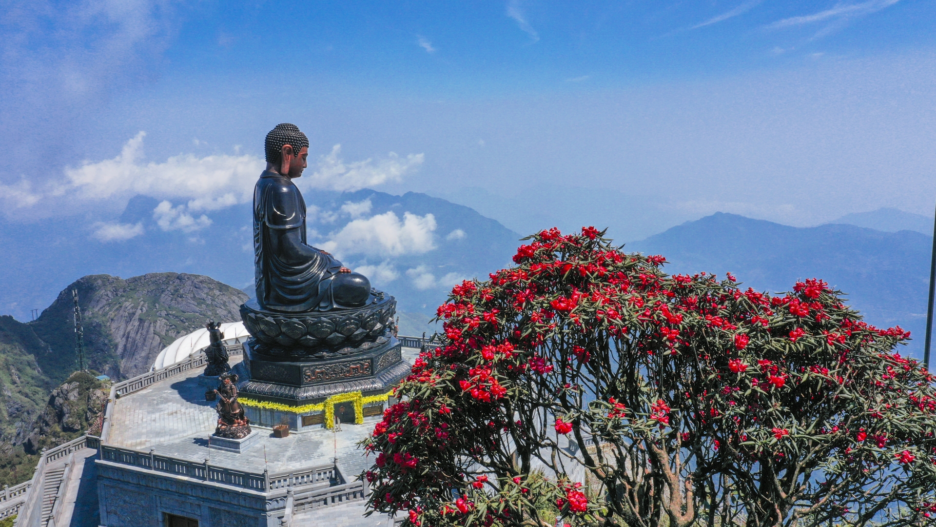 Đến Fansipan trải nghiệm hoạt động văn hóa tín ngưỡng đậm bản sắc Việt Nam