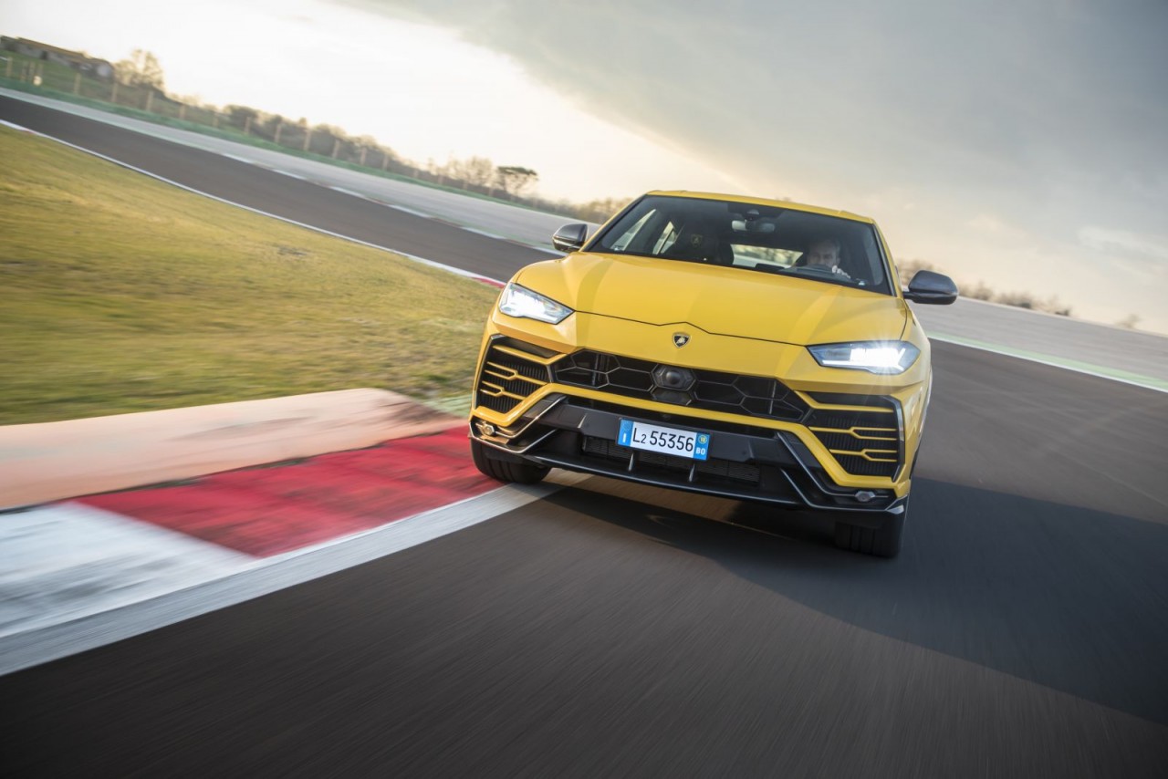 Lamborghini Urus chính hãng, có giá 13,1 tỷ đồng