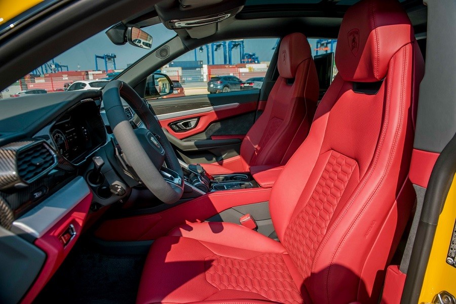 Lamborghini Urus chính hãng, có giá 13,1 tỷ đồng