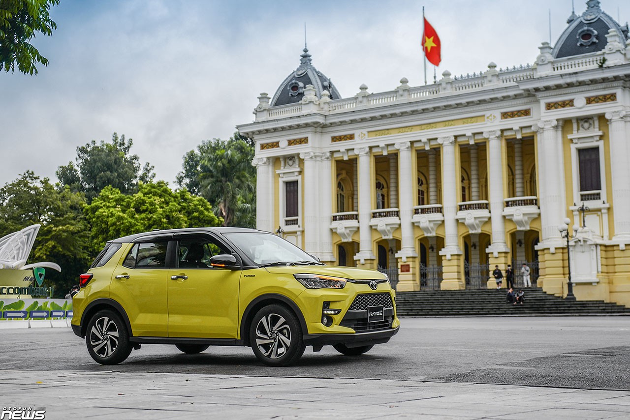 Hậu XE CỦA NĂM 2022: Toyota Raize tiếp tục vượt Kia Sonet về doanh số quý 1
