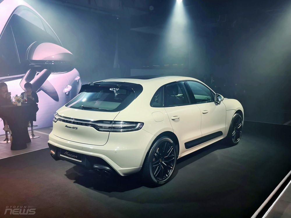 Porsche Macan ra mắt, giá từ 2,99 tỷ đồng và chưa bao gồm option Porsche Macan ra mắt, giá từ 2,99 tỷ đồng và chưa bao gồm option