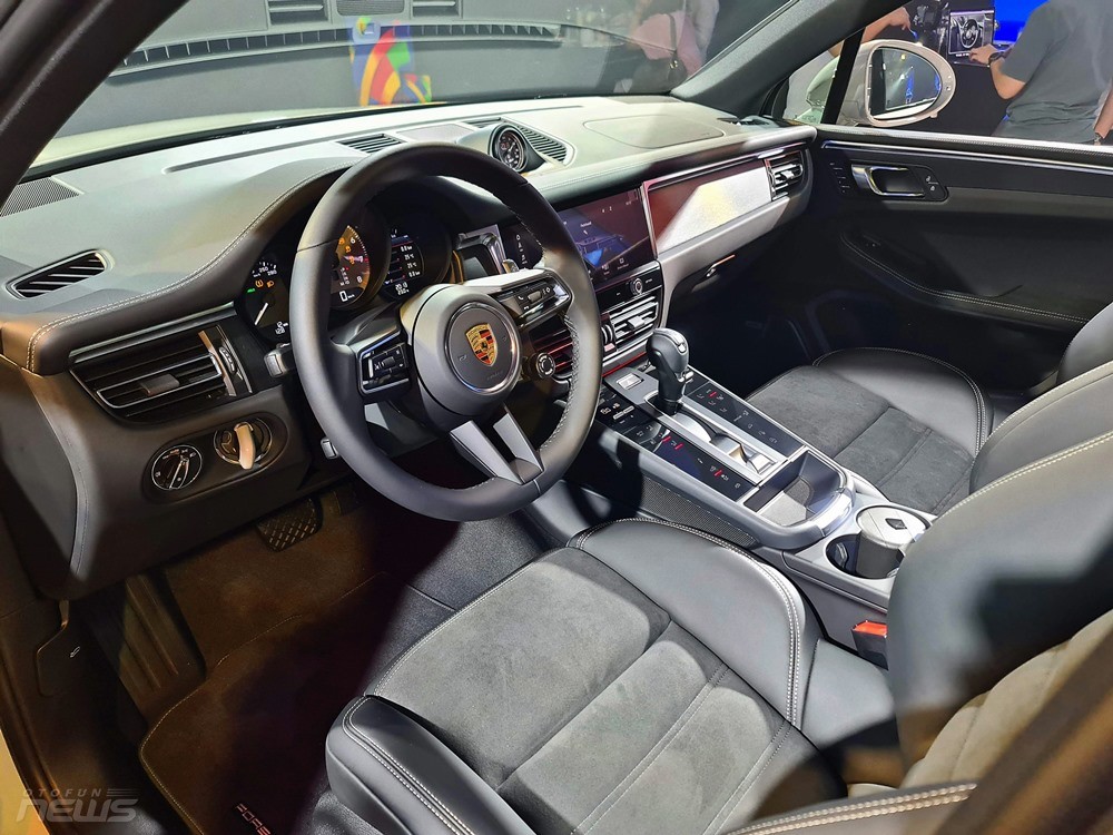 Porsche Macan ra mắt, giá từ 2,99 tỷ đồng và chưa bao gồm option Porsche Macan ra mắt, giá từ 2,99 tỷ đồng và chưa bao gồm option