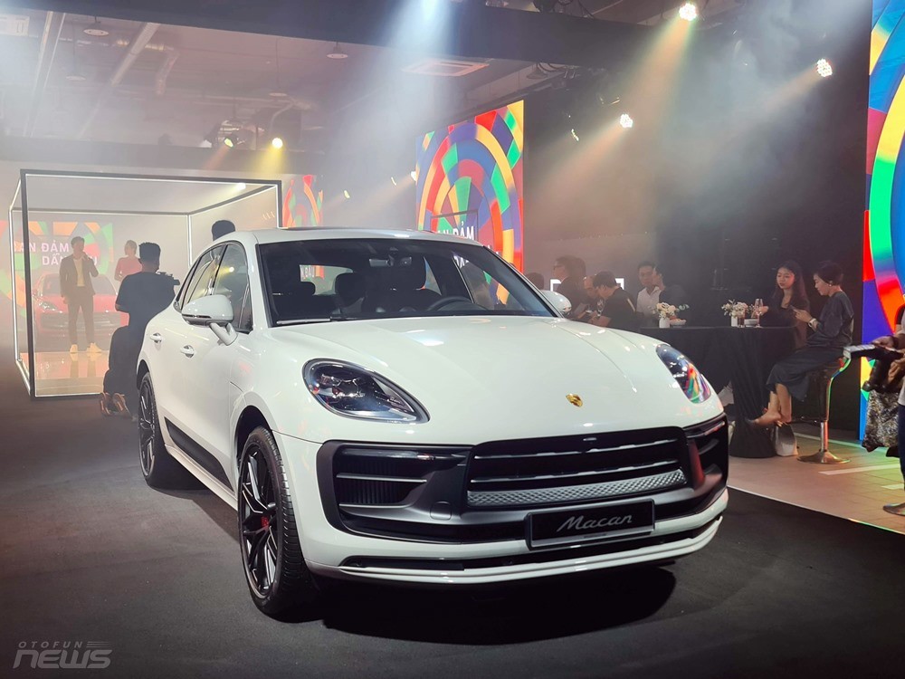 Porsche Macan ra mắt, giá từ 2,99 tỷ đồng Porsche Macan ra mắt, giá từ 2,99 tỷ đồng