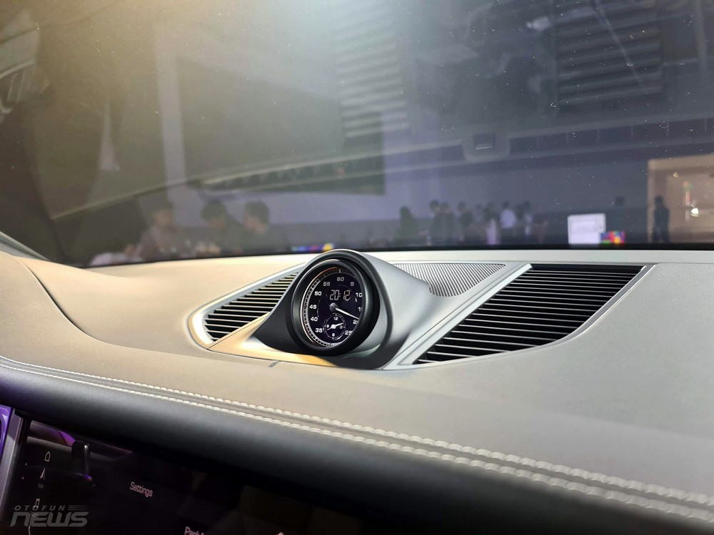 Porsche Macan ra mắt, giá từ 2,99 tỷ đồng và chưa bao gồm option Porsche Macan ra mắt, giá từ 2,99 tỷ đồng và chưa bao gồm option