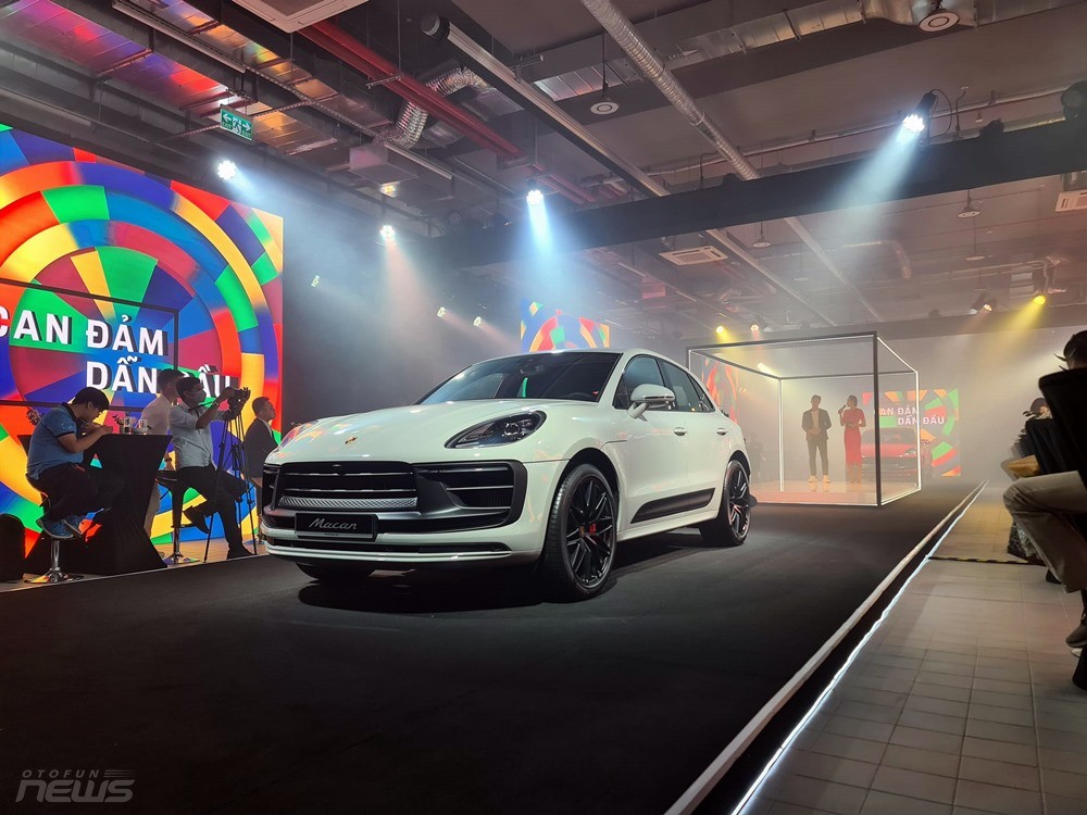 Porsche Macan ra mắt, giá từ 2,99 tỷ đồng Porsche Macan ra mắt, giá từ 2,99 tỷ đồng
