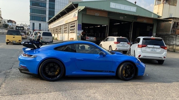 Porsche 911 GT3 của “Cường đô la” ra biển trắng