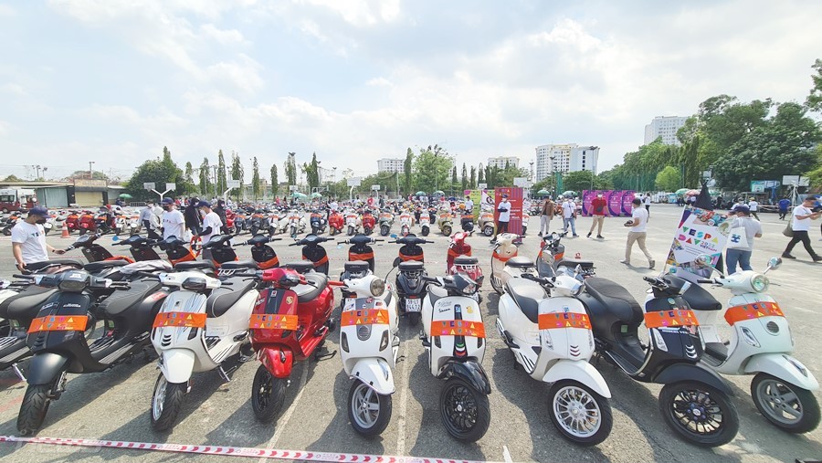 Hơn 1000 xe Vespa tụ hội tại Vespa Day 2022 Hơn 1000 xe Vespa tụ hội tại Vespa Day 2022