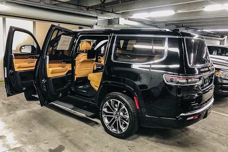 Jeep Grand Wagoneer 2022 âm thầm có mặt tại Việt Nam