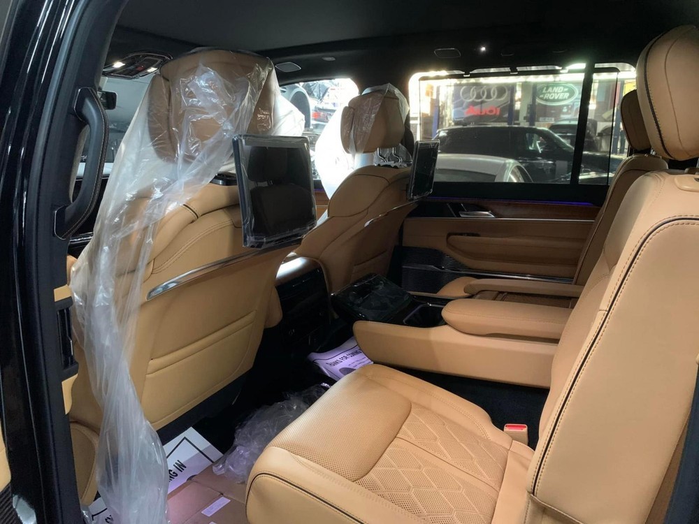 Jeep Grand Wagoneer 2022 âm thầm có mặt tại Việt Nam