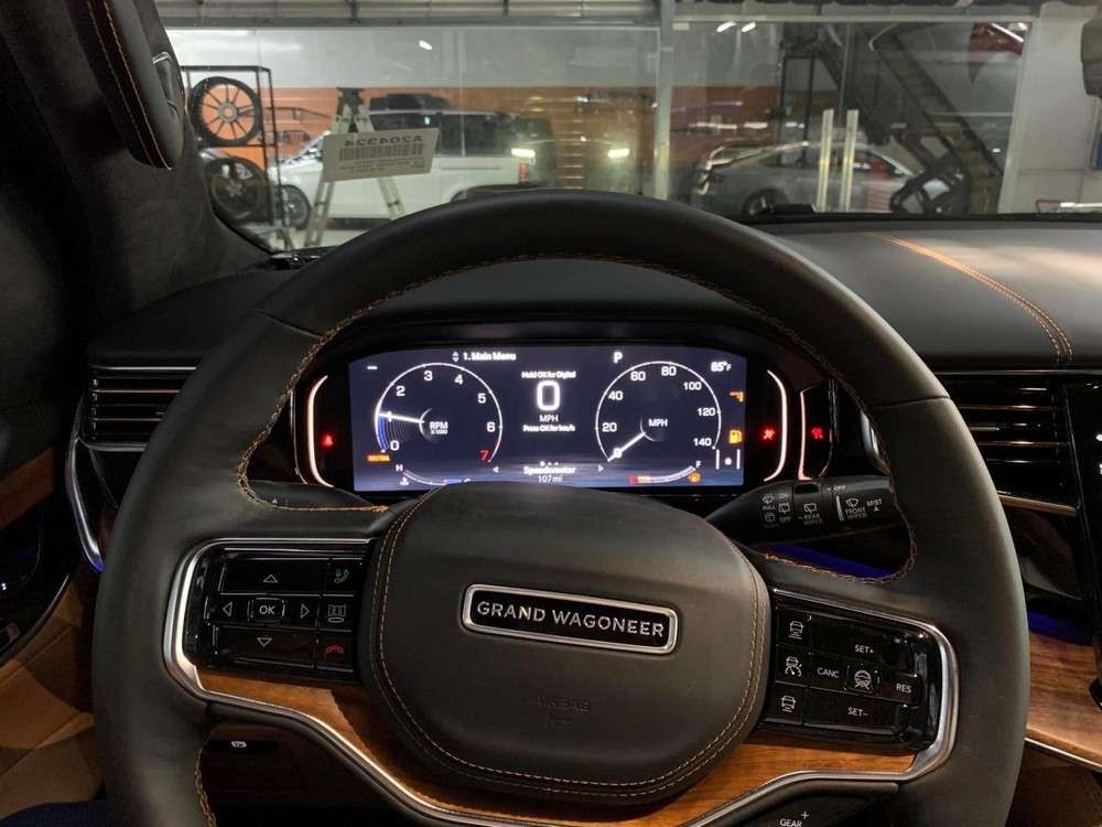 Jeep Grand Wagoneer 2022 âm thầm có mặt tại Việt Nam