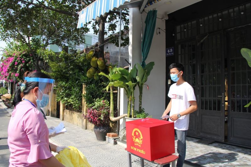 Lần đầu tiên Đà Nẵng tiếp xúc cử tri, vận động bầu cử trực tuyến Lần đầu tiên Đà Nẵng tiếp xúc cử tri, vận động bầu cử trực tuyến