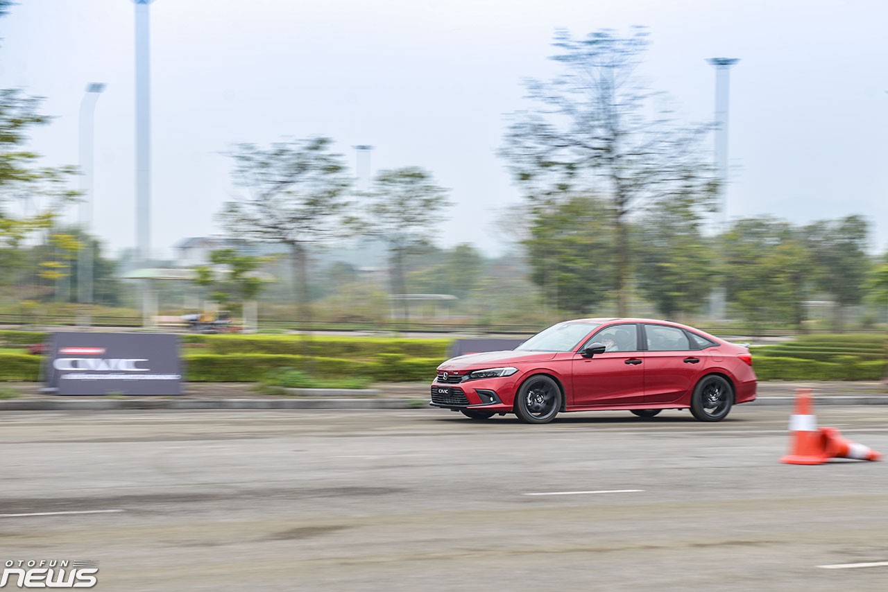 Honda Civic RS khan hàng, khách Việt mua phải chờ cả tháng