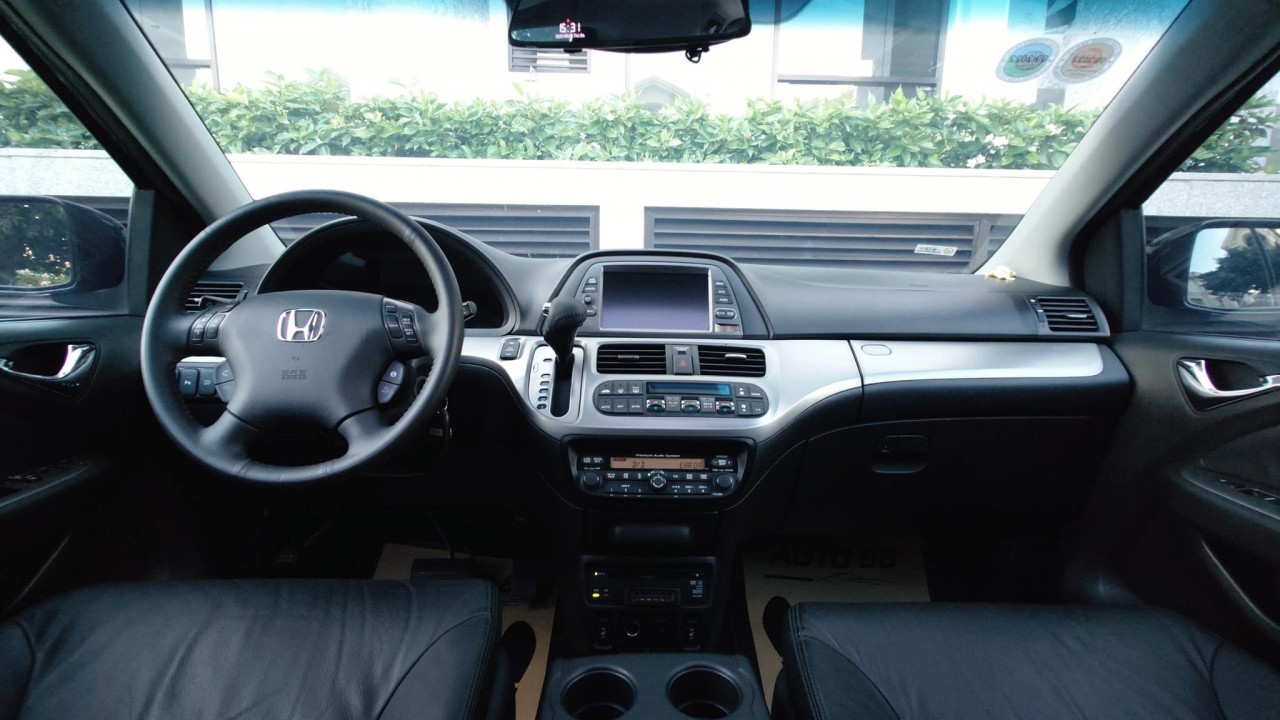 Honda Odyssey Touring 14 năm tuổi có giá chưa tới 600 triệu đồng