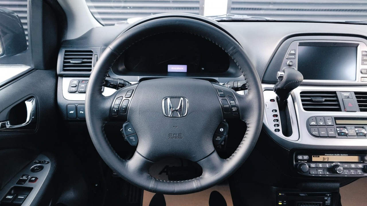 Honda Odyssey Touring 14 năm tuổi có giá chưa tới 600 triệu đồng