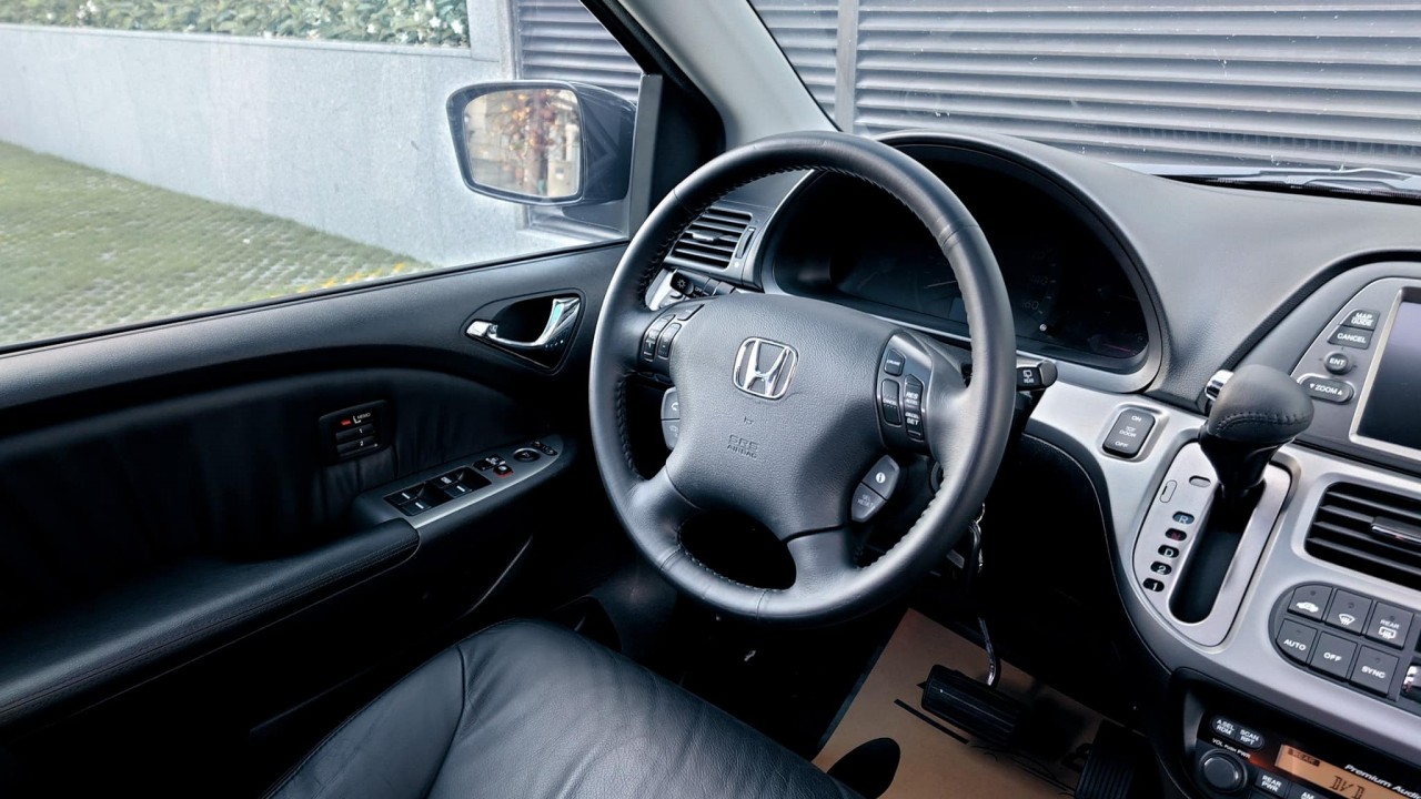 Honda Odyssey Touring 14 năm tuổi có giá chưa tới 600 triệu đồng