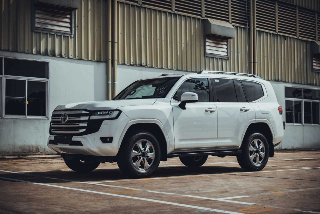 Toyota Land Cruiser chênh giá hơn 1,3 tỷ đồng
