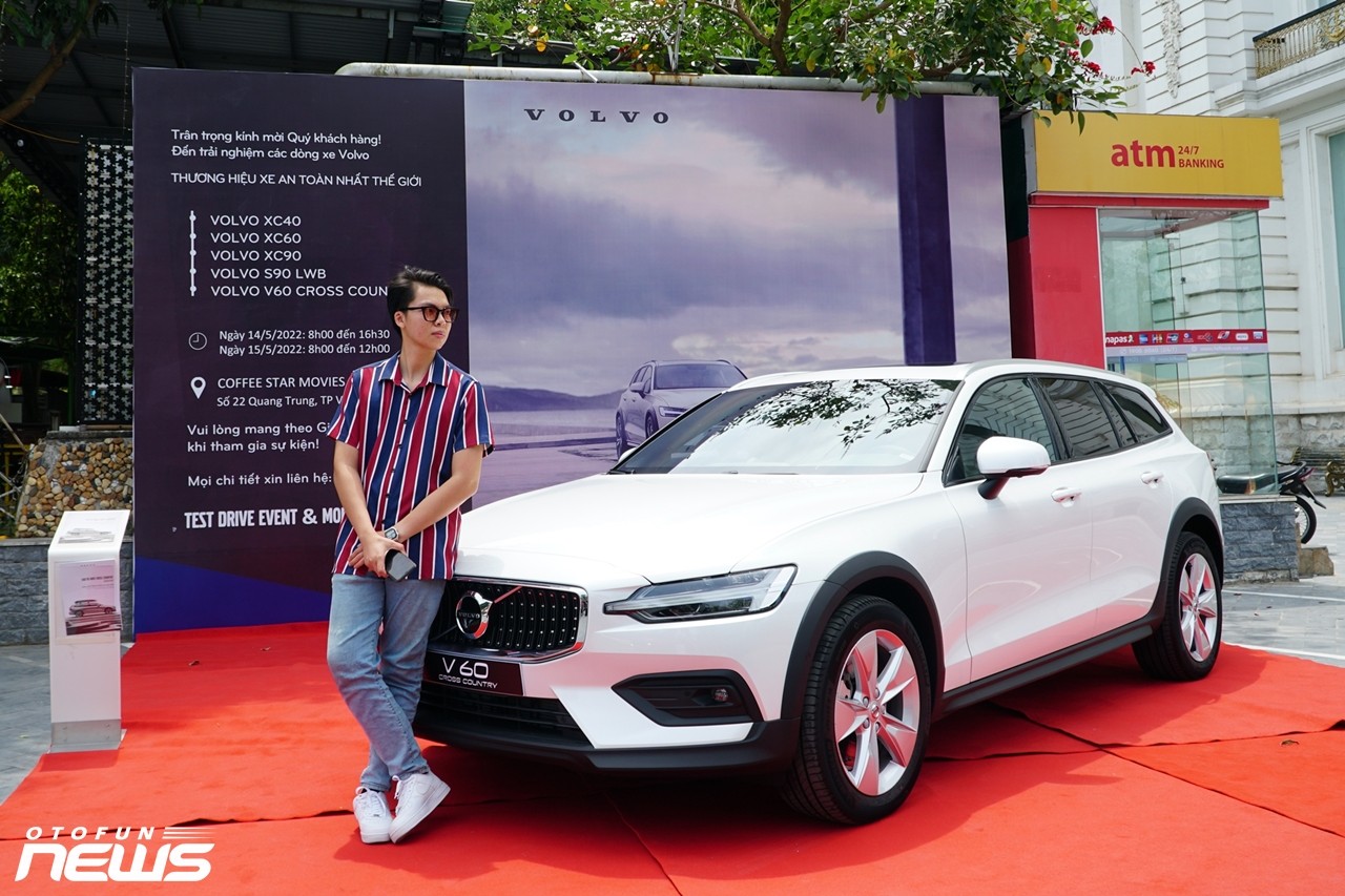 Khách hàng TP Vinh ấn tượng với khả năng vận hành của xe Volvo