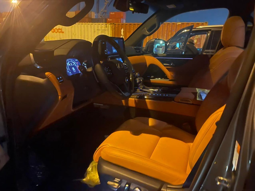 Cặp đôi đôi Lexus LX600 Ultra Luxury cập bến Việt Nam Cặp đôi đôi Lexus LX600 Ultra Luxury cập bến Việt Nam