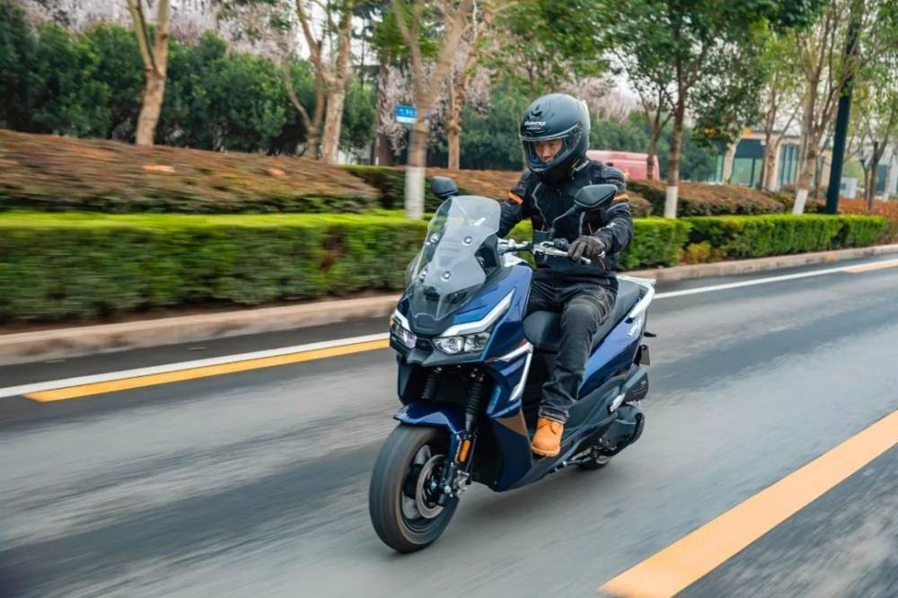 Hãng xe Trung Quốc giới thiệu xe tay ga lấy kiểu dáng từ Honda ADV 150 Hãng xe Trung Quốc giới thiệu xe tay ga lấy kiểu dáng từ Honda ADV 150