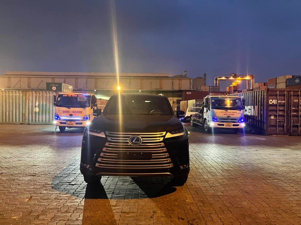 Cặp đôi đôi Lexus LX600 Ultra Luxury cập bến Việt Nam Cặp đôi đôi Lexus LX600 Ultra Luxury cập bến Việt Nam