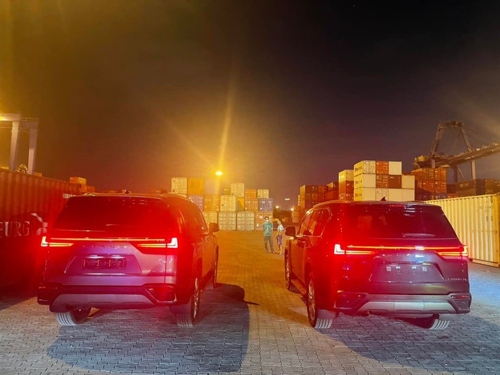 Cặp đôi đôi Lexus LX600 Ultra Luxury cập bến Việt Nam Cặp đôi đôi Lexus LX600 Ultra Luxury cập bến Việt Nam