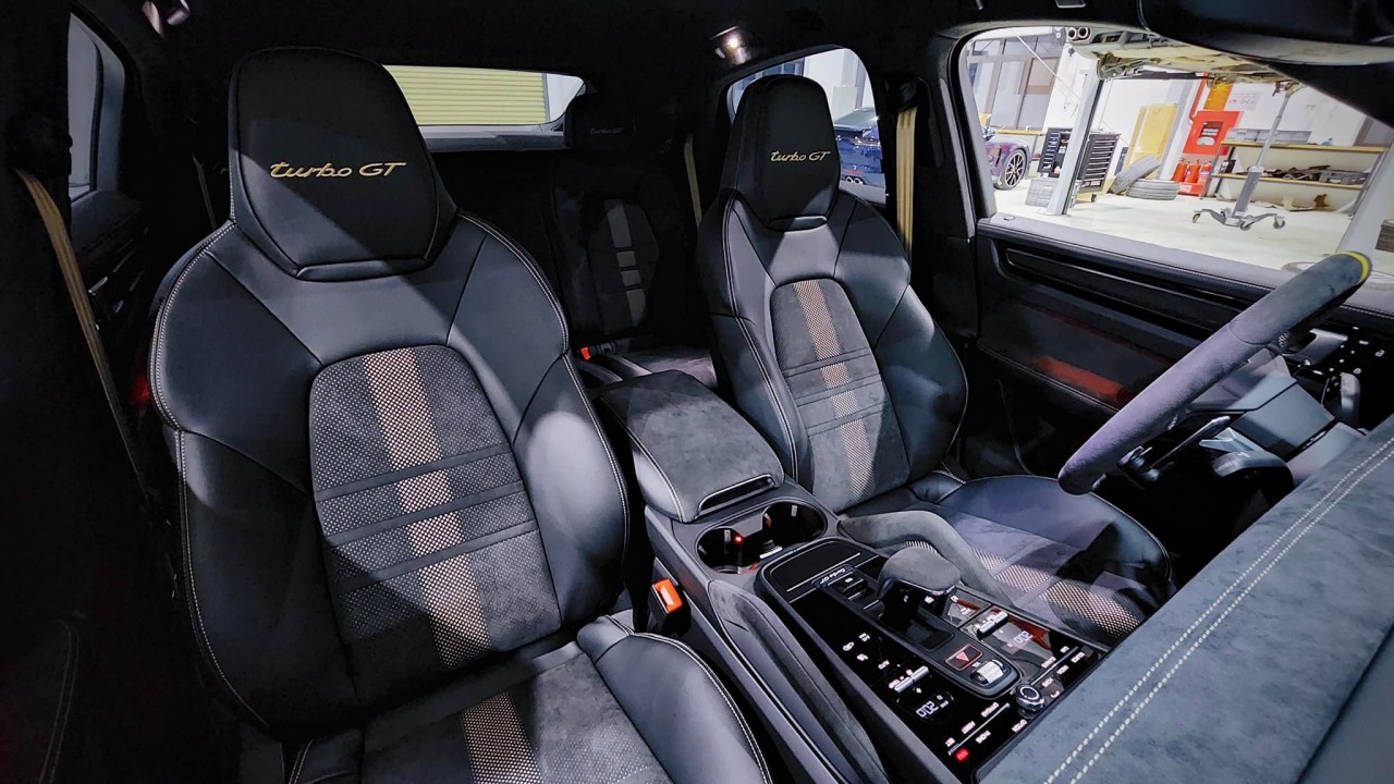 Cận cảnh Porsche Cayenne Turbo GT giá gần 13 tỷ đồng tại Việt Nam Cận cảnh Porsche Cayenne Turbo GT giá gần 13 tỷ đồng tại Việt Nam