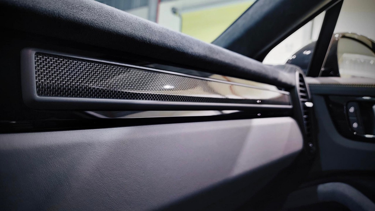 Cận cảnh Porsche Cayenne Turbo GT giá gần 13 tỷ đồng tại Việt Nam Cận cảnh Porsche Cayenne Turbo GT giá gần 13 tỷ đồng tại Việt Nam