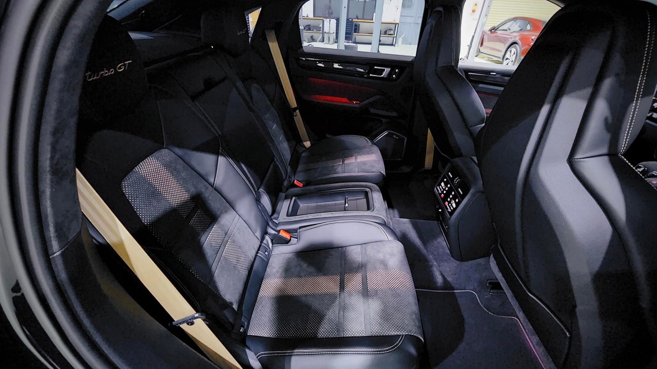 Cận cảnh Porsche Cayenne Turbo GT giá gần 13 tỷ đồng tại Việt Nam Cận cảnh Porsche Cayenne Turbo GT giá gần 13 tỷ đồng tại Việt Nam