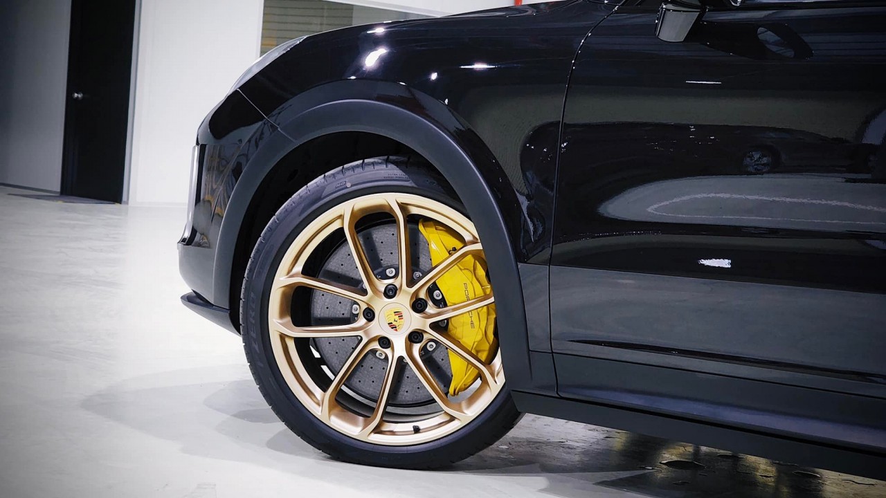 Cận cảnh Porsche Cayenne Turbo GT giá gần 13 tỷ đồng tại Việt Nam Cận cảnh Porsche Cayenne Turbo GT giá gần 13 tỷ đồng tại Việt Nam