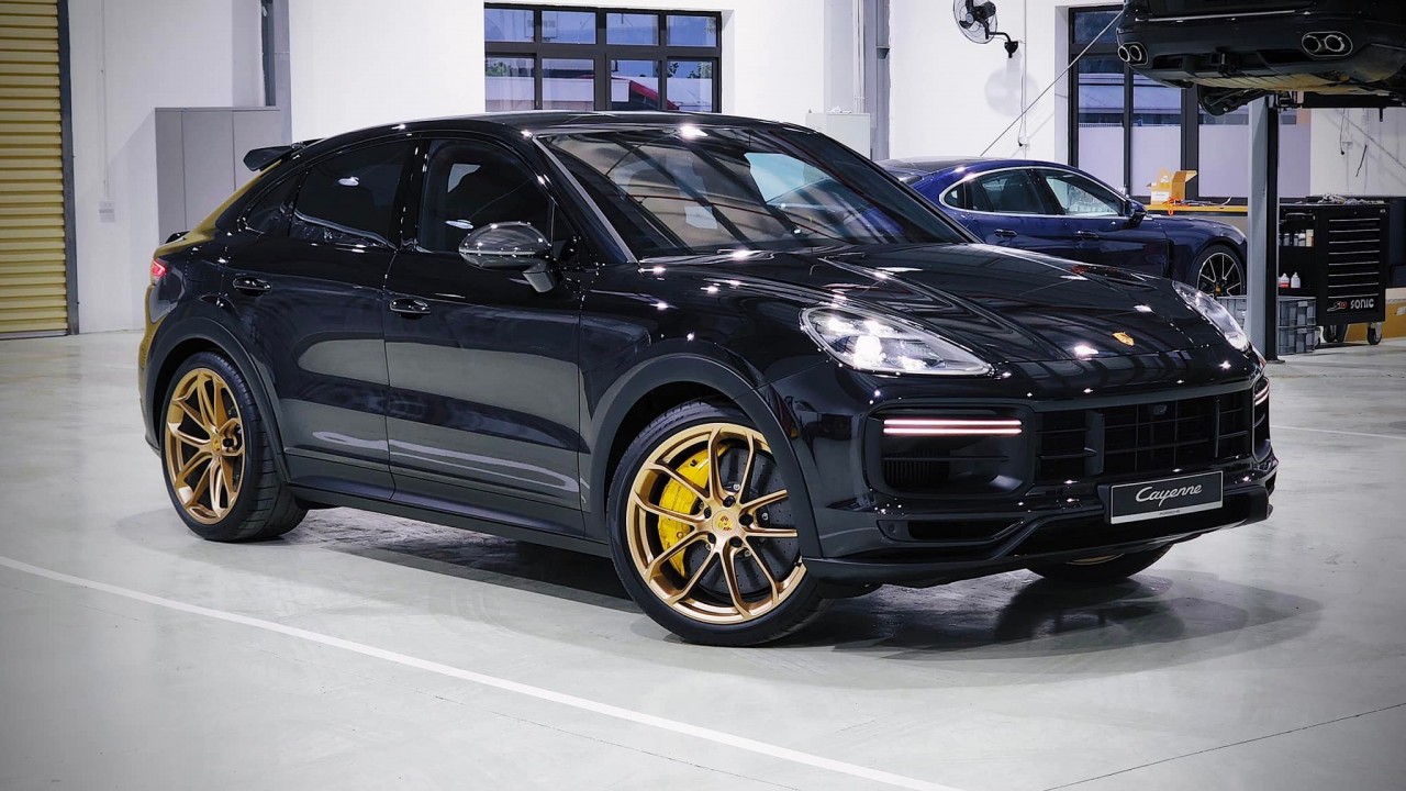 Cận cảnh Porsche Cayenne Turbo GT giá gần 13 tỷ đồng tại Việt Nam Cận cảnh Porsche Cayenne Turbo GT giá gần 13 tỷ đồng tại Việt Nam